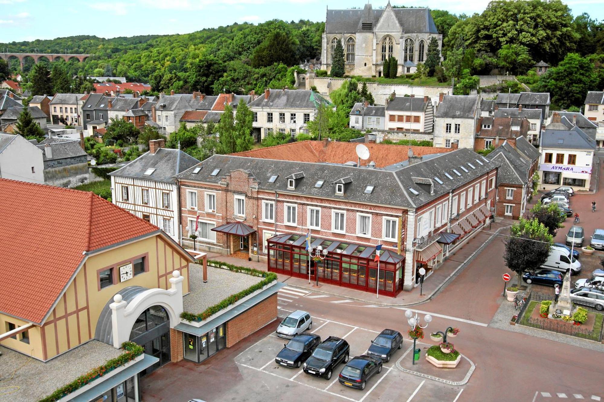 Hotel & Restaurant Le Cardinal Poix-de-Picardie Exteriör bild