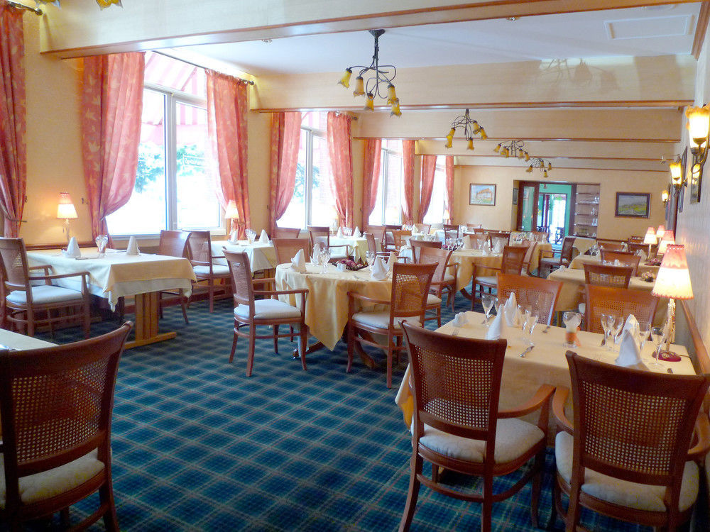 Hotel & Restaurant Le Cardinal Poix-de-Picardie Exteriör bild