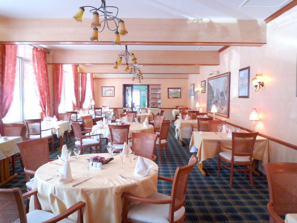 Hotel & Restaurant Le Cardinal Poix-de-Picardie Exteriör bild